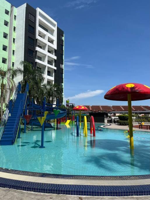 Ipoh Manhattan Tsl Pool View Water Park Homestay! Kampong Pinji Luaran gambar